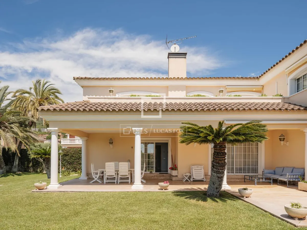 New build 4 Bedroom house / villa with 22m² terrace for sale in Vilassar de Dalt