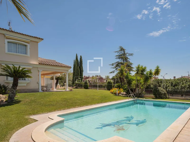 New build 4 Bedroom house / villa with 22m² terrace for sale in Vilassar de Dalt