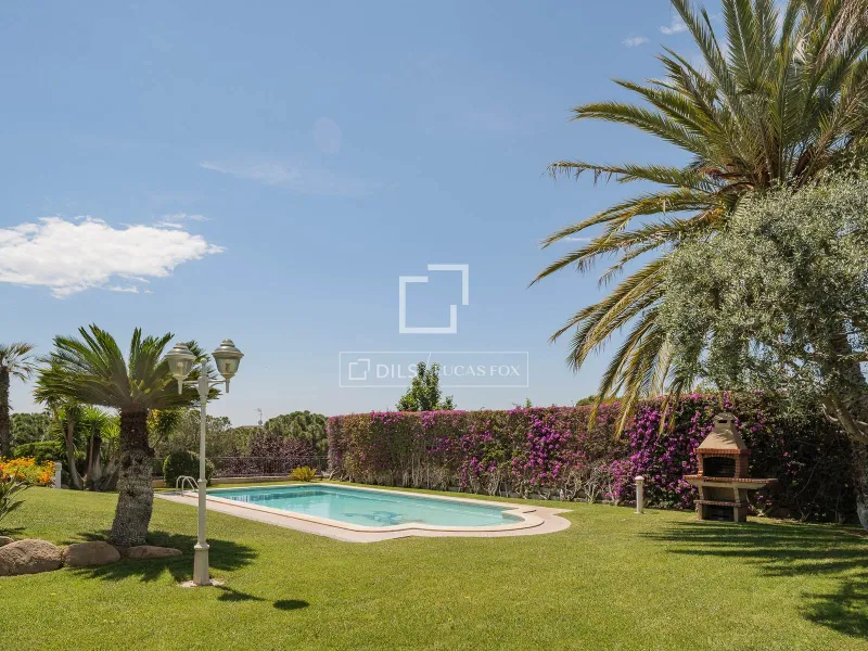 New build 4 Bedroom house / villa with 22m² terrace for sale in Vilassar de Dalt