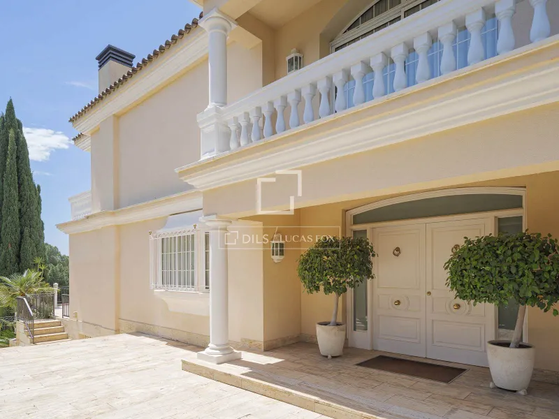 New build 4 Bedroom house / villa with 22m² terrace for sale in Vilassar de Dalt
