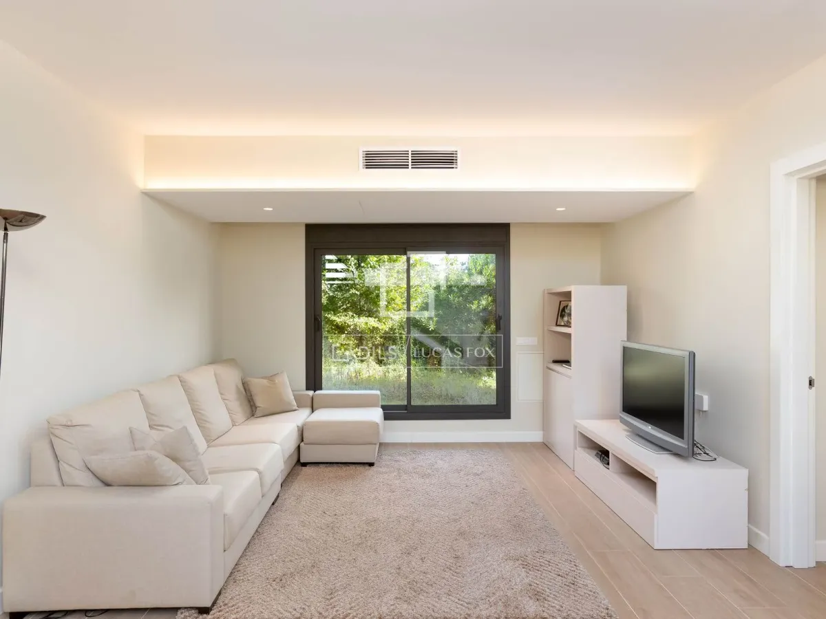 Excellent 4 Bedroom house / villa for sale in Tiana, Barcelona