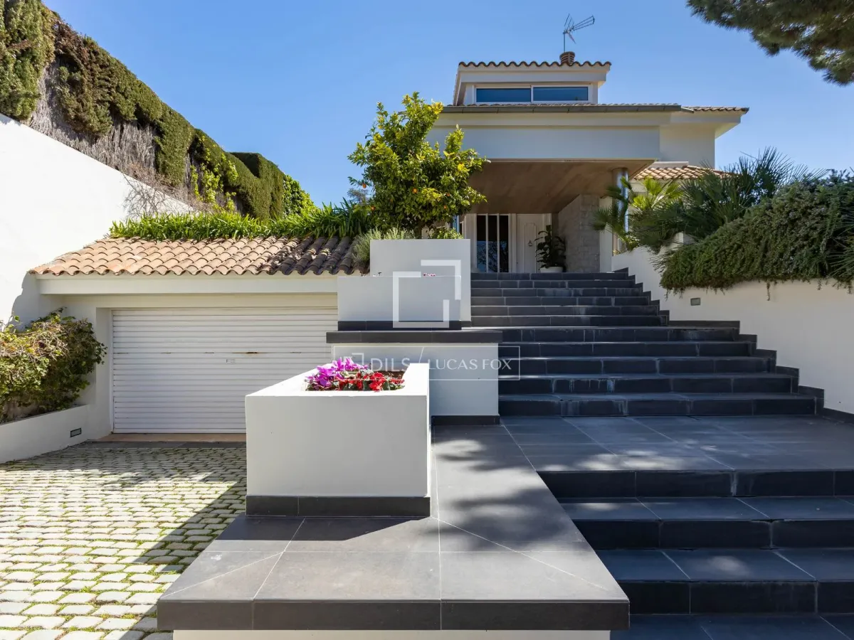 Excellent 4 Bedroom house / villa for sale in Tiana, Barcelona