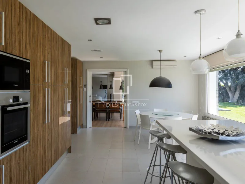 Excellent 4 Bedroom house / villa for sale in Tiana, Barcelona