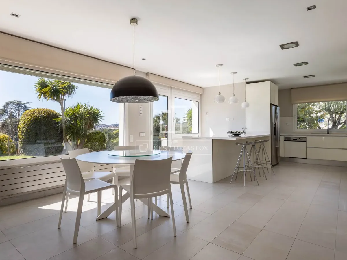 Excellent 4 Bedroom house / villa for sale in Tiana, Barcelona