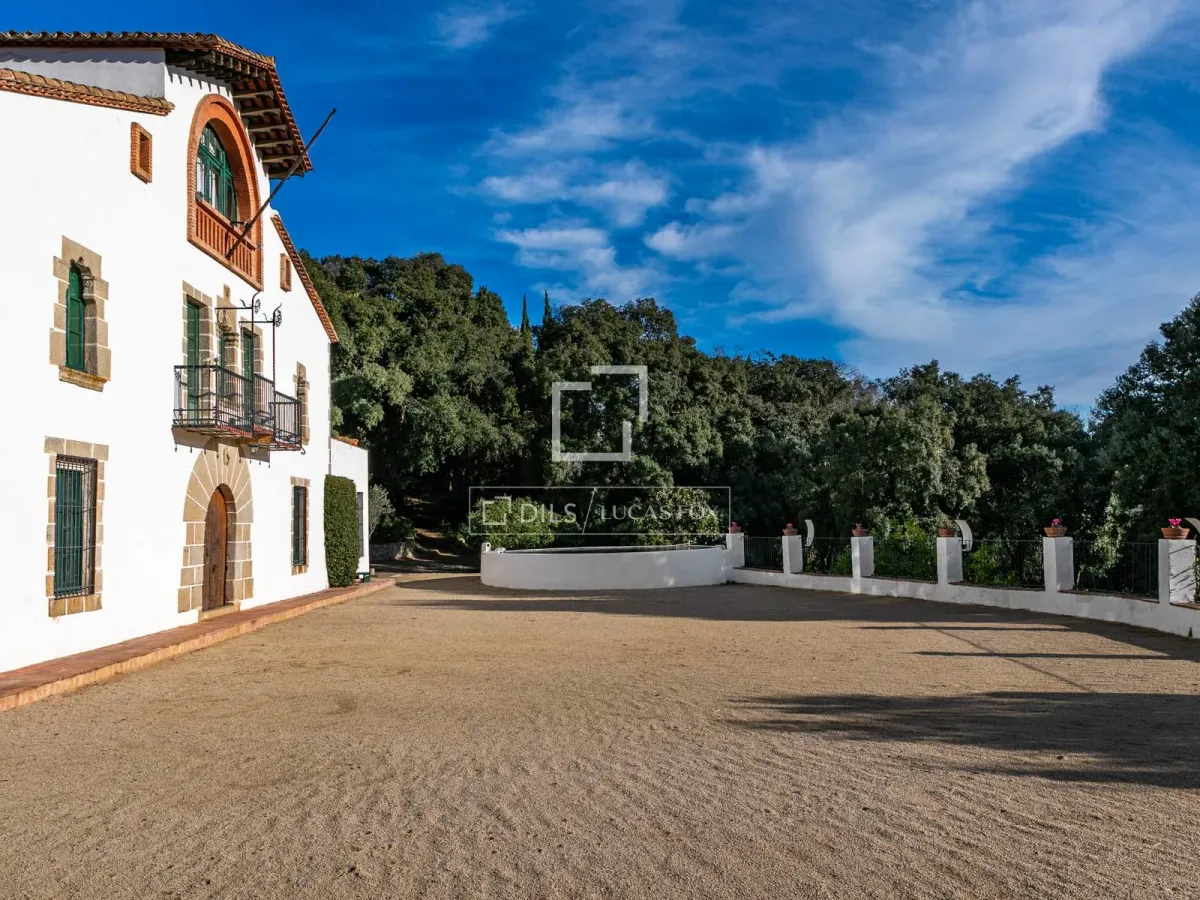 6 Bedroom country house for sale in Vilassar de Dalt, Barcelona
