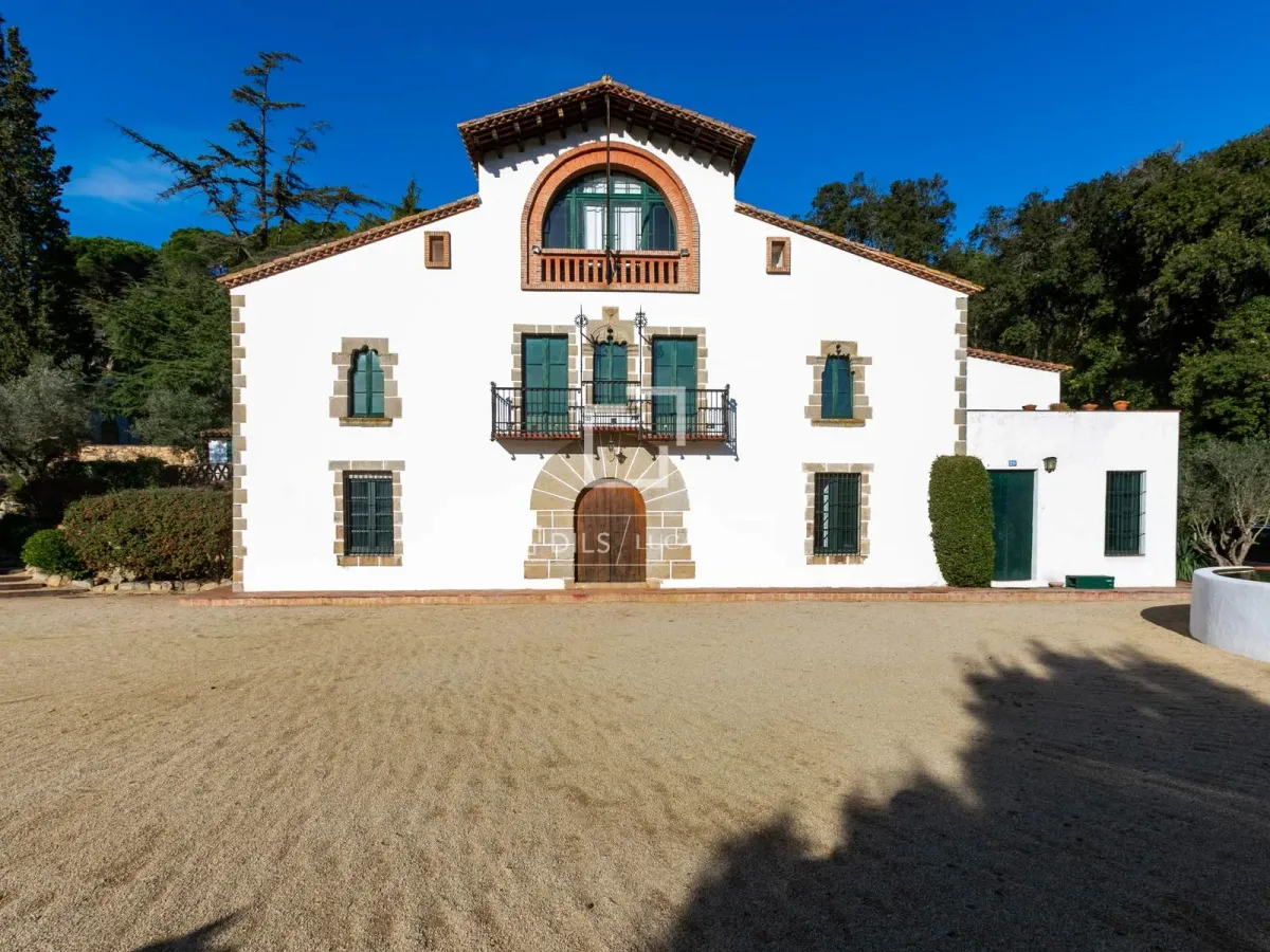 6 Bedroom country house for sale in Vilassar de Dalt, Barcelona