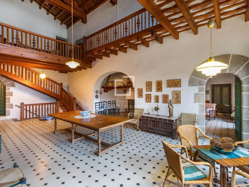 6 Bedroom country house for sale in Vilassar de Dalt, Barcelona