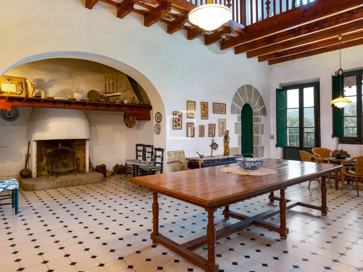 6 Bedroom country house for sale in Vilassar de Dalt, Barcelona