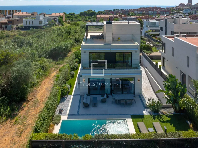 Excellent 6 Bedroom house / villa for sale in Montgat, Barcelona