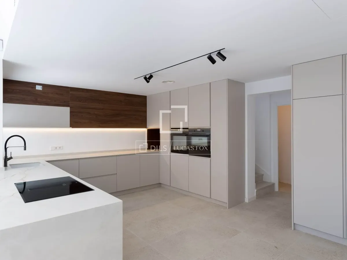 Excellent 6 Bedroom house / villa for sale in Montgat, Barcelona