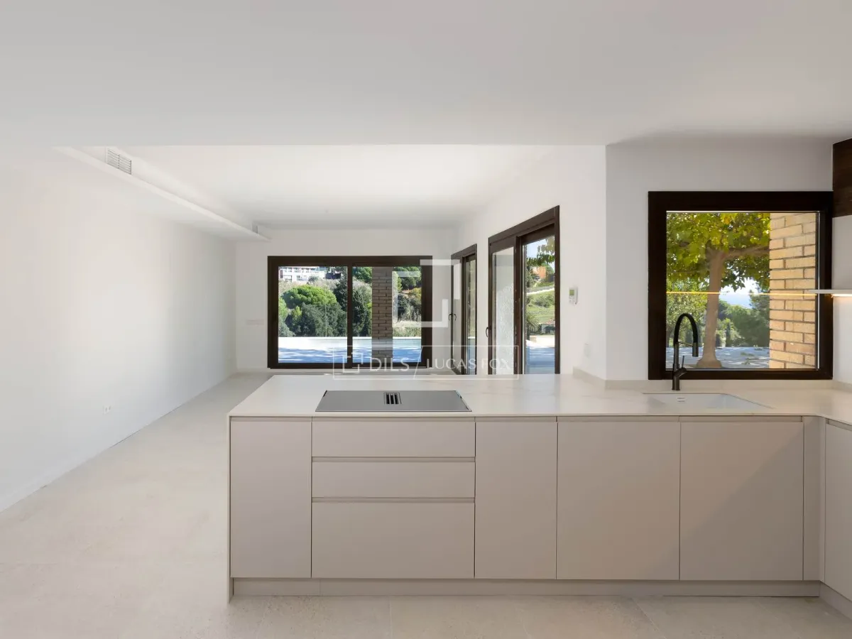 Excellent 6 Bedroom house / villa for sale in Montgat, Barcelona