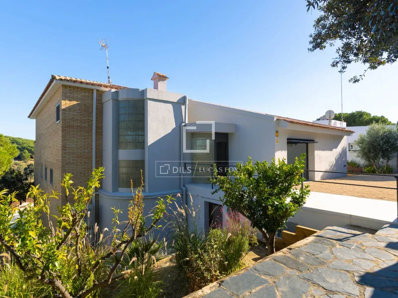 Excellent 6 Bedroom house / villa for sale in Montgat, Barcelona