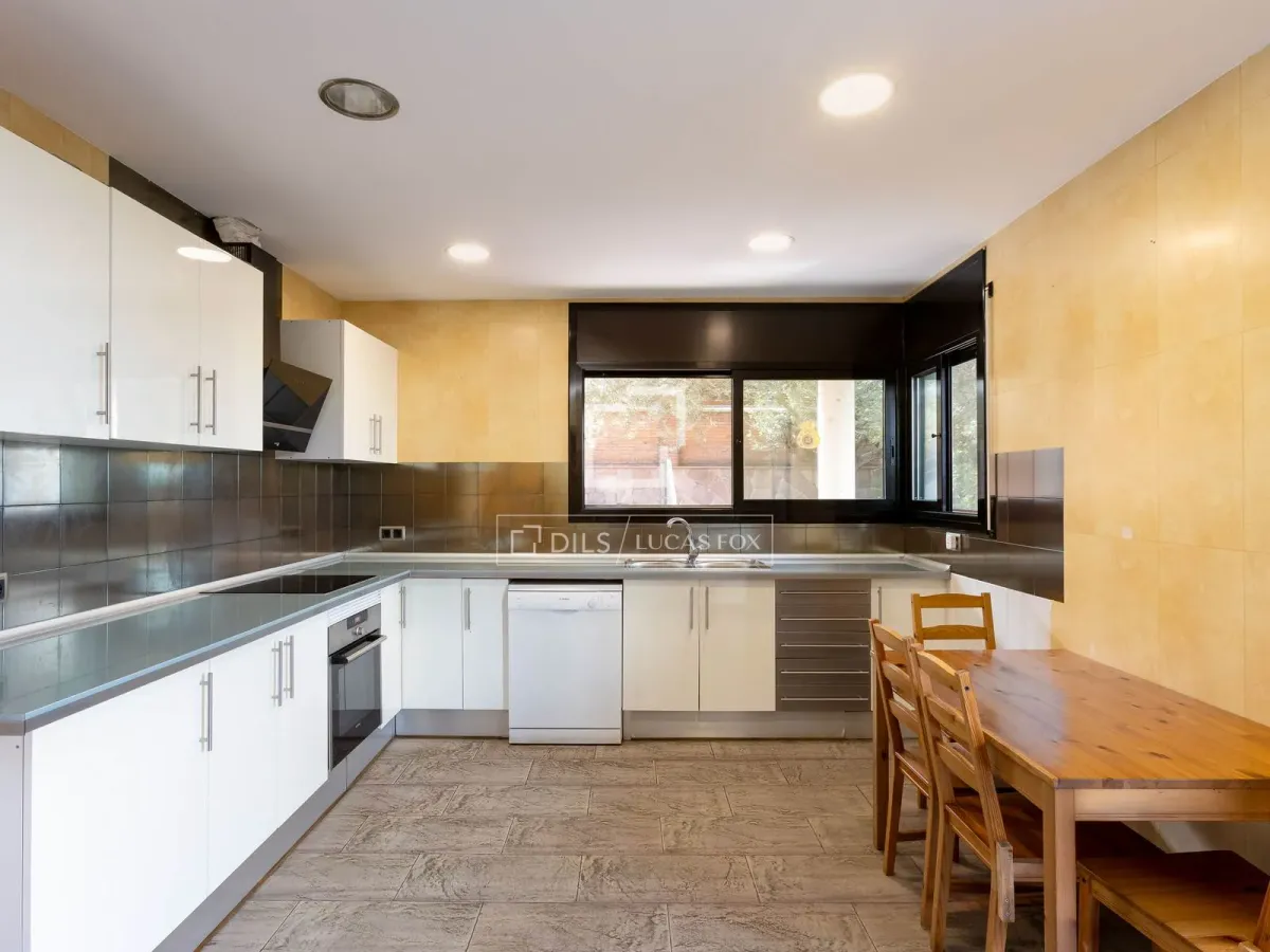 New build 4 Bedroom house / villa for sale in Vallromanes, Barcelona