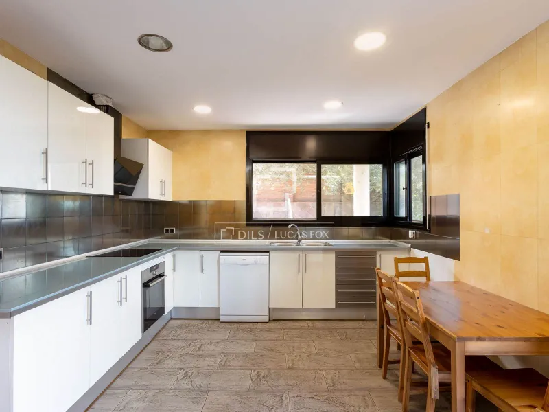 New build 4 Bedroom house / villa for sale in Vallromanes, Barcelona