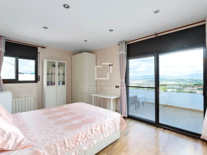 New build 4 Bedroom house / villa for sale in Vallromanes, Barcelona