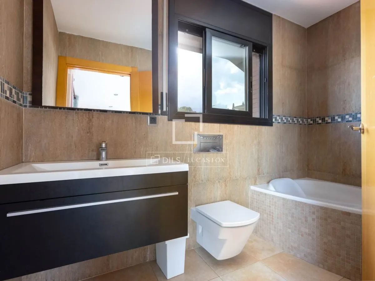 New build 4 Bedroom house / villa for sale in Vallromanes, Barcelona