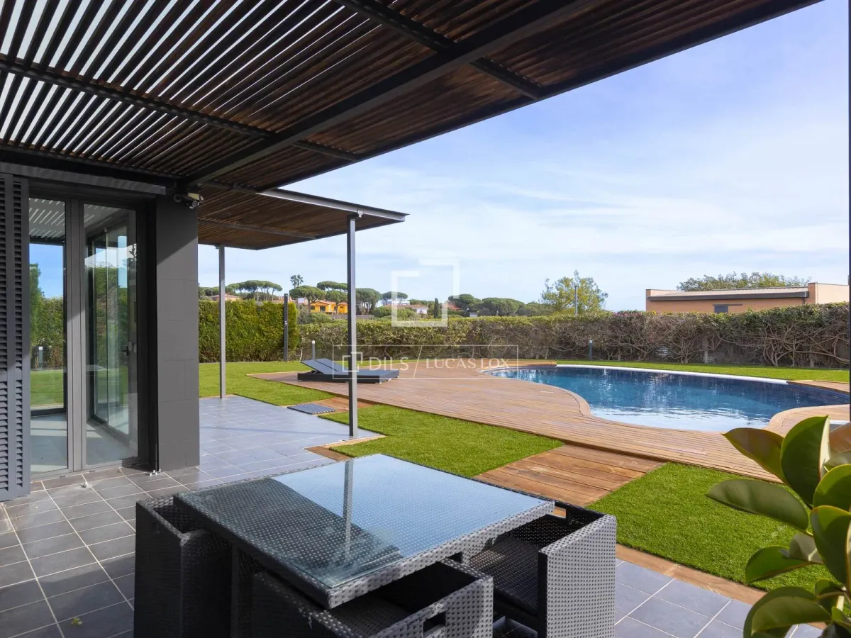 New build 4 Bedroom house / villa with 137m² garden for sale in Caldes d'Estrac