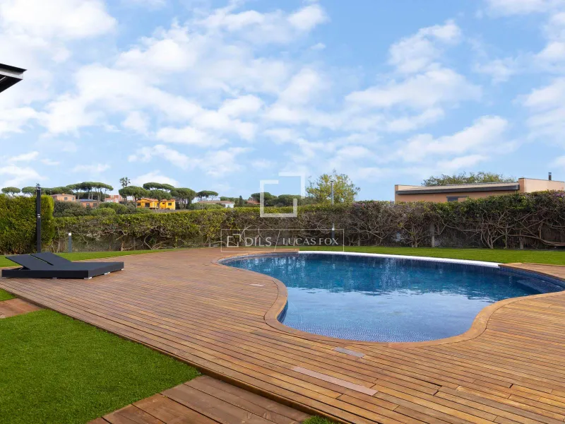 New build 4 Bedroom house / villa with 137m² garden for sale in Caldes d'Estrac