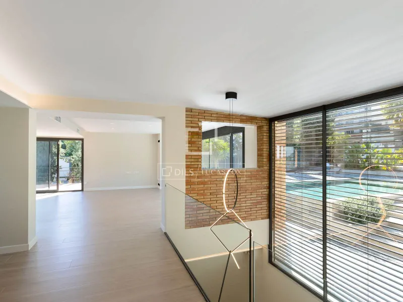 9 Bedroom house / villa with 90m² terrace for sale in Tiana, Barcelona