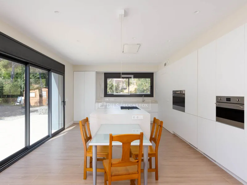 9 Bedroom house / villa with 90m² terrace for sale in Tiana, Barcelona