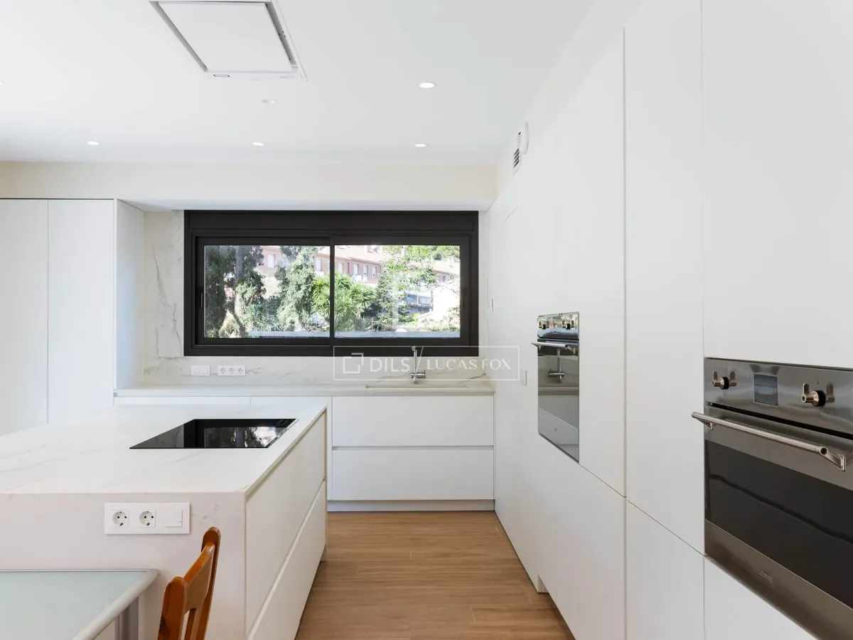 9 Bedroom house / villa with 90m² terrace for sale in Tiana, Barcelona