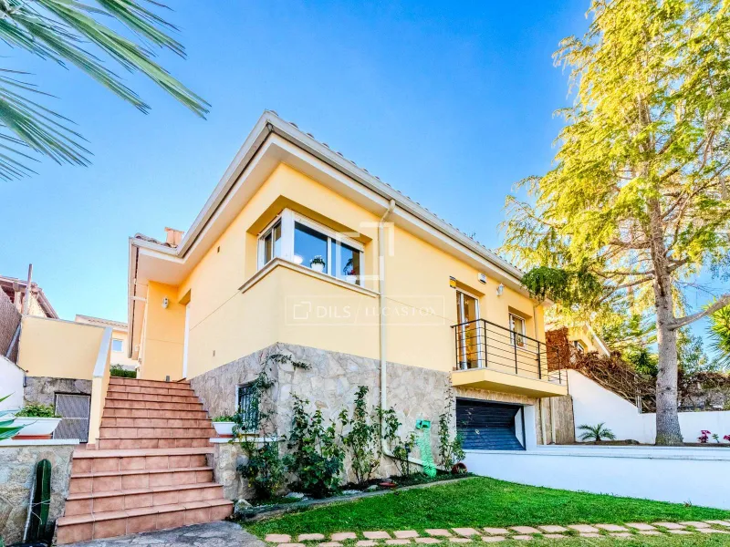 House / Villa for sale in Sitges, Barcelona