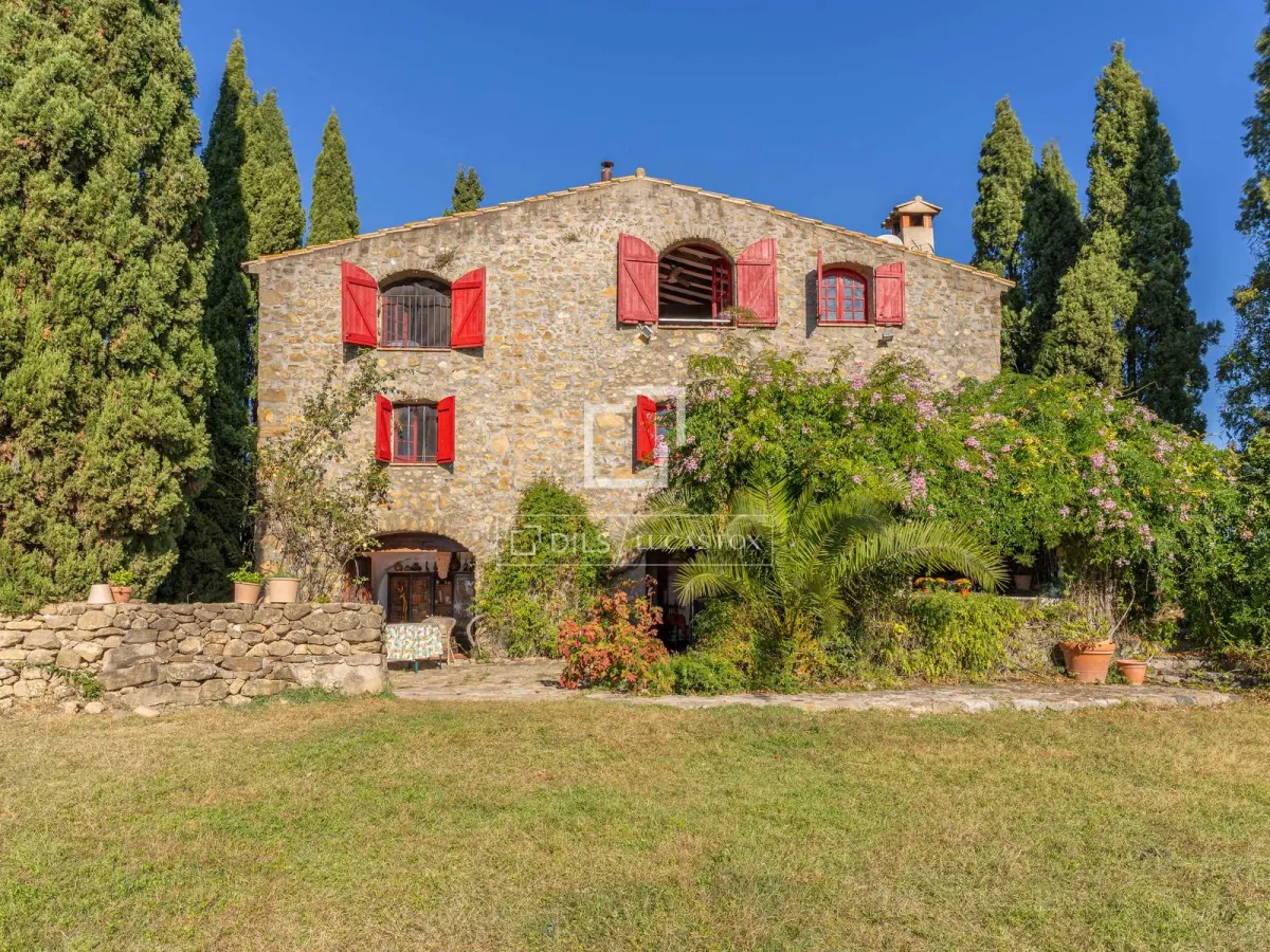 Country House for sale in La Garrotxa, Girona