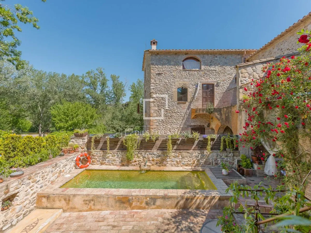 Country House for sale in Pla De Lestany, Girona