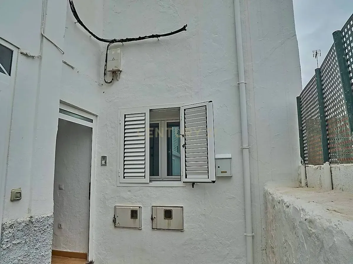 Casa reformada con terraza y vistas al mar