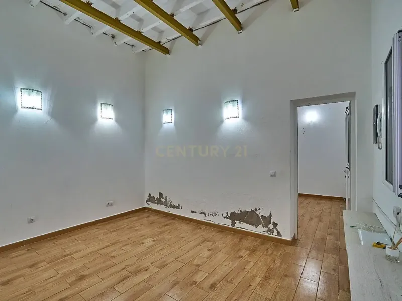 Casa reformada con terraza y vistas al mar