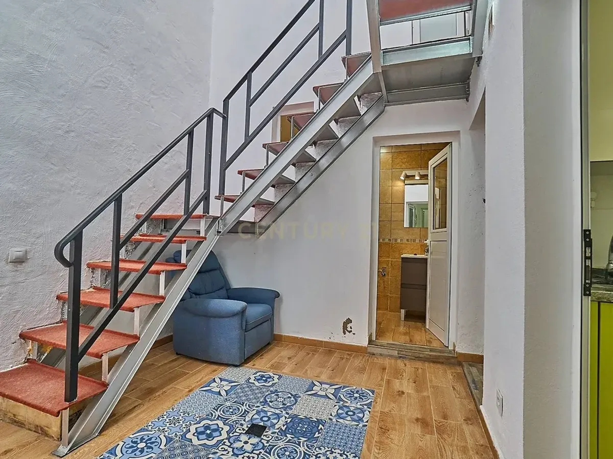 Casa reformada con terraza y vistas al mar