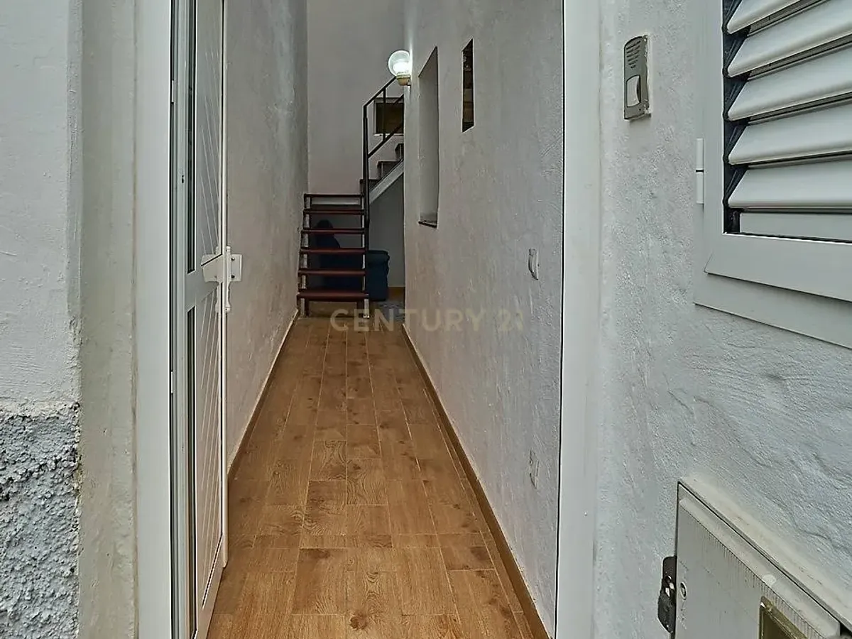 Casa reformada con terraza y vistas al mar