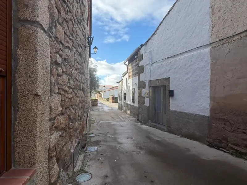 Casa y parcela rústica en Plasenzuela, situada entre Cáceres y Trujillo_ Plasenzuela