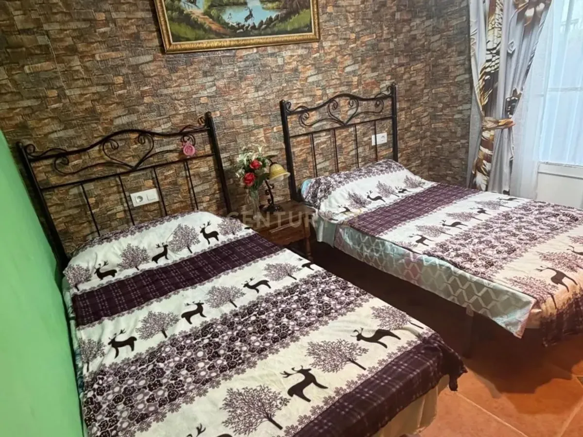 Casa y parcela rústica en Plasenzuela, situada entre Cáceres y Trujillo_ Plasenzuela