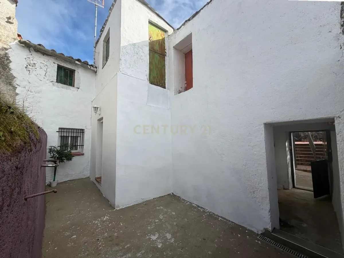 Casa y parcela rústica en Plasenzuela, situada entre Cáceres y Trujillo_ Plasenzuela