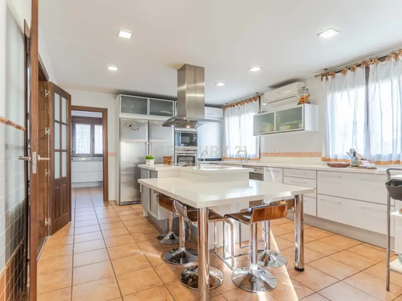 Chalet Independiente en Altos de la Zubia