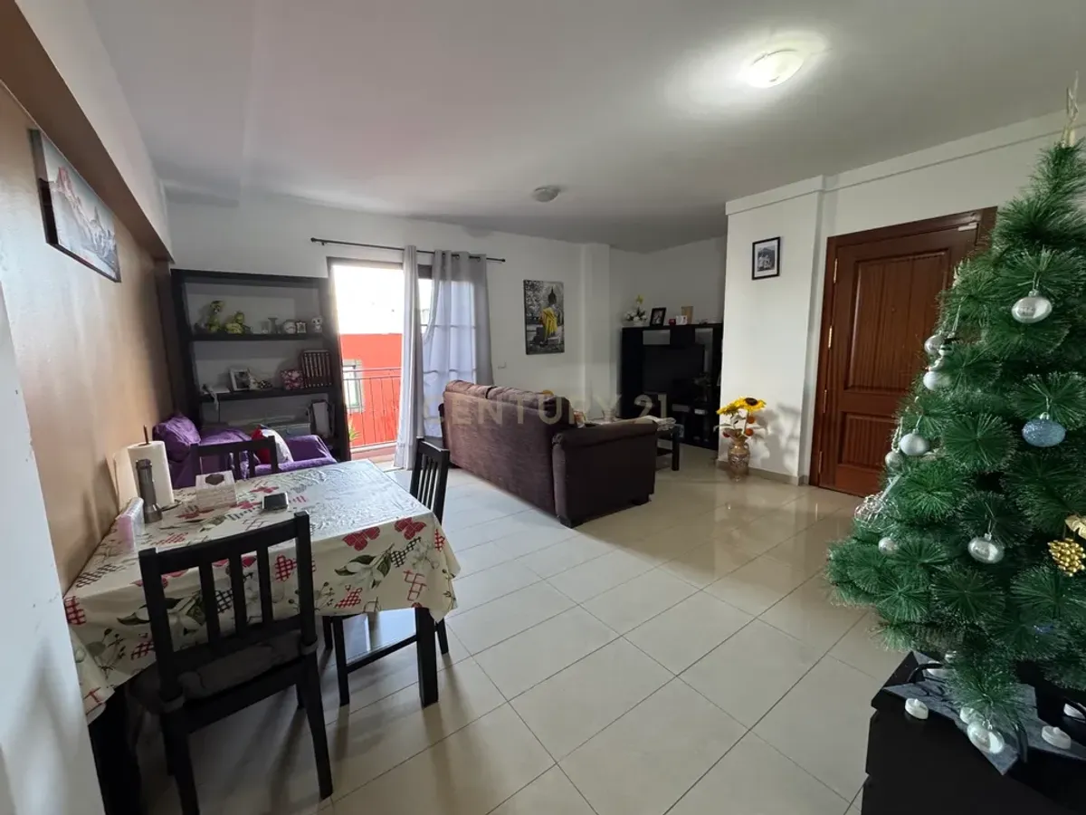 Piso en venta en Arafo con terraza privada, garaje y trastero.