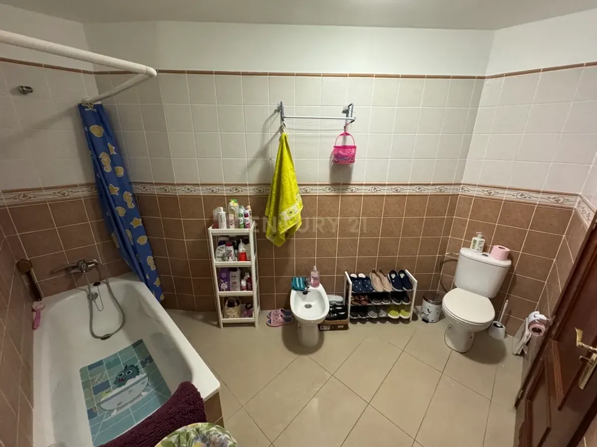 Piso en venta en Arafo con terraza privada, garaje y trastero.