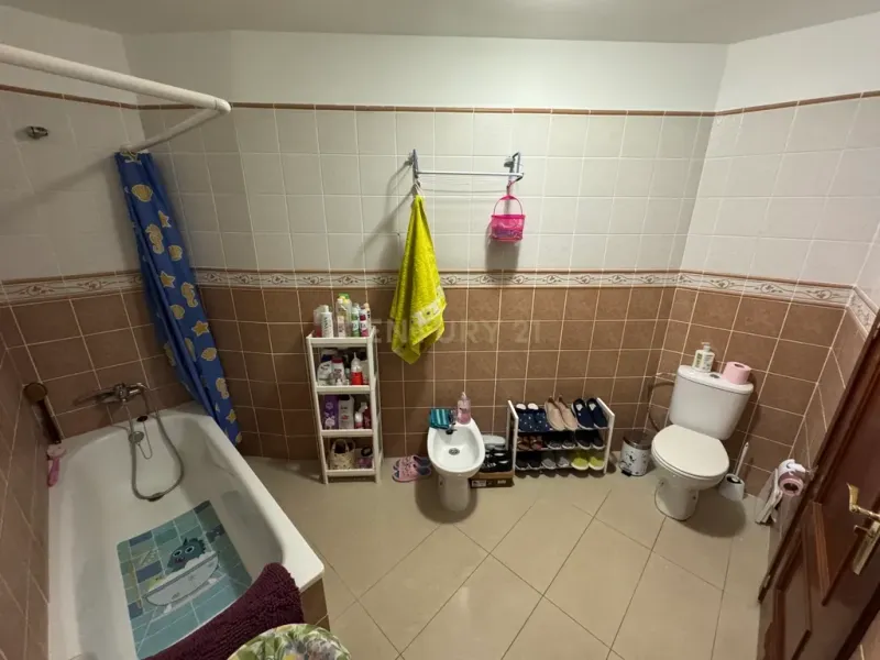 Piso en venta en Arafo con terraza privada, garaje y trastero.