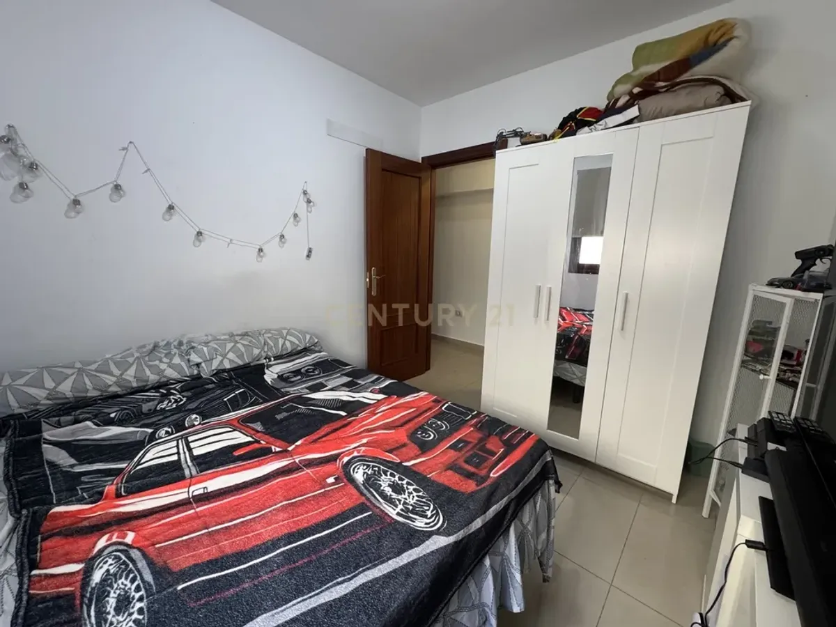 Piso en venta en Arafo con terraza privada, garaje y trastero.