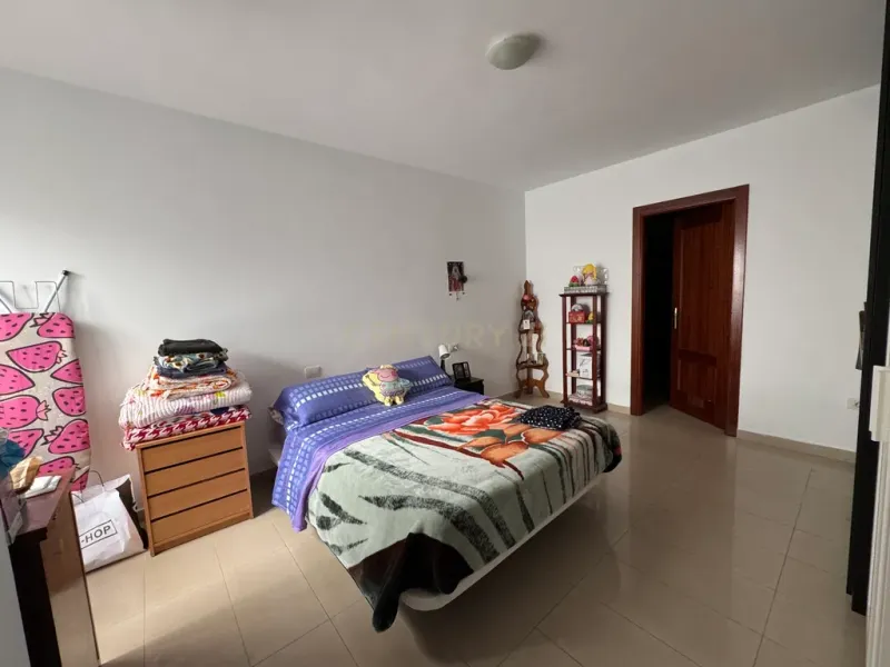 Piso en venta en Arafo con terraza privada, garaje y trastero.