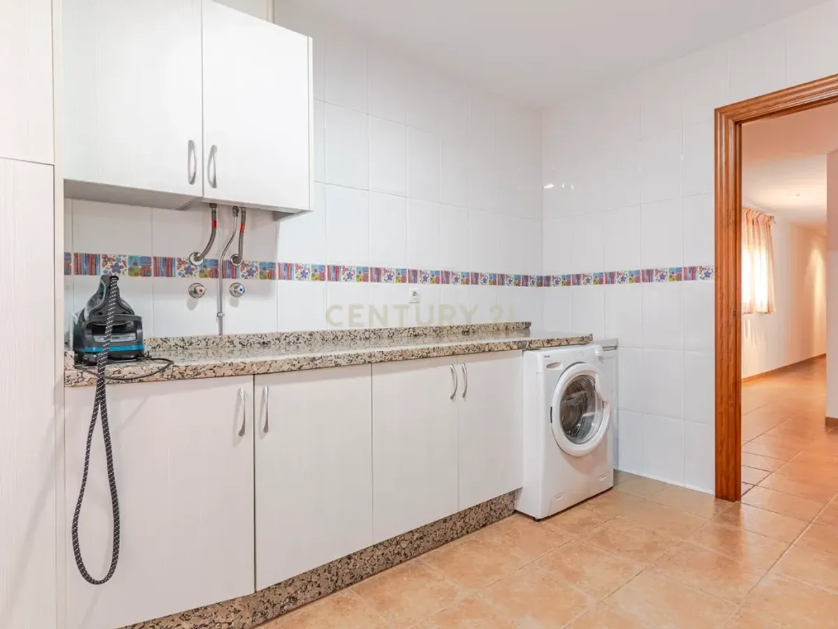 MAGNIFICA PROPIEDAD EN EL MISMO PUEBLO DE ALMUÑECAR