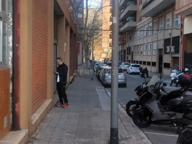 Plaza de aparcamiento casi nueva en Barcelona, Cataluña