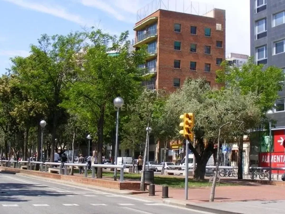 Plaza de aparcamiento casi nueva en Barcelona, Cataluña