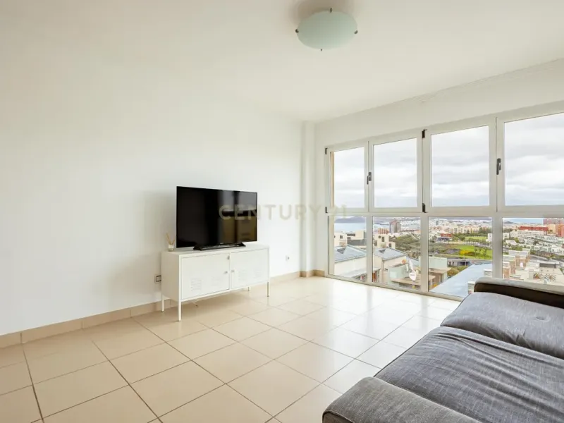 Piso muy luminoso con vistas al mar