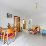 Piso luminoso con balcón y patio en La Bòbila – Sitges 1