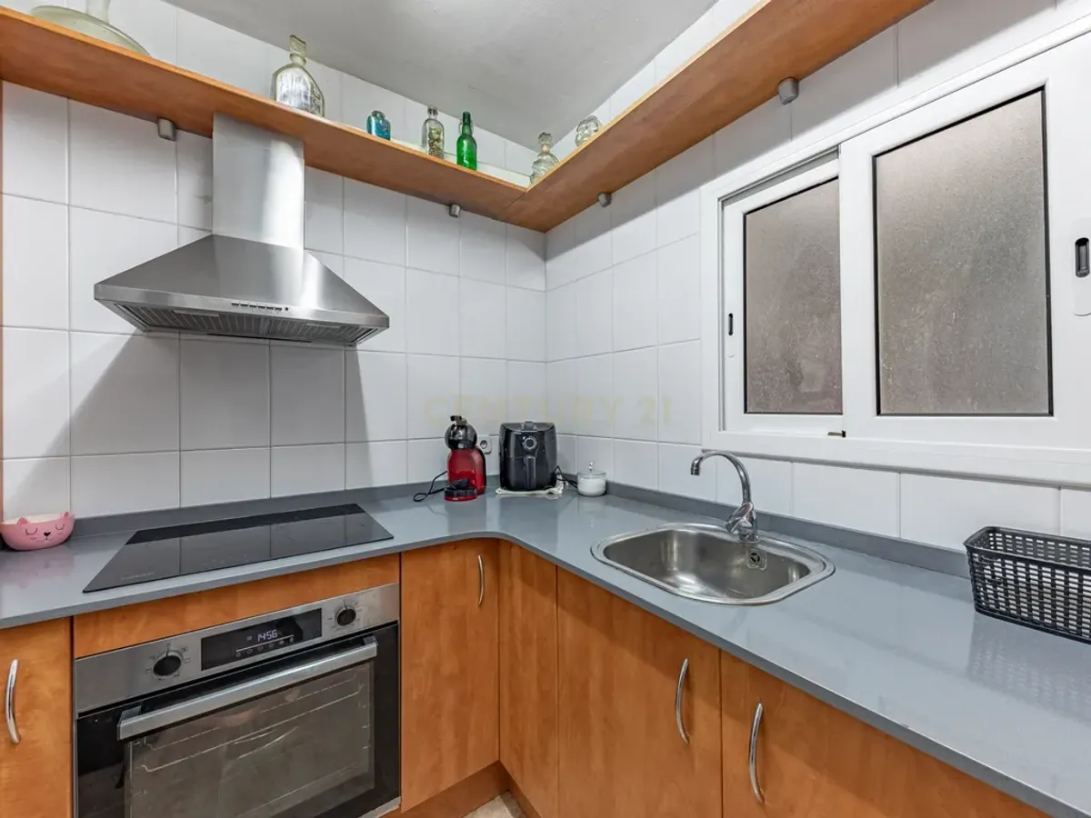 Piso luminoso con balcón y patio en La Bòbila – Sitges