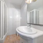 Piso luminoso con balcón y patio en La Bòbila – Sitges 13