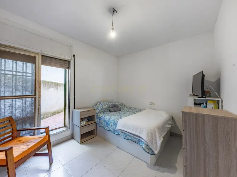 Piso luminoso con balcón y patio en La Bòbila – Sitges