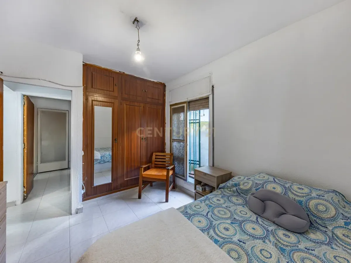 Piso luminoso con balcón y patio en La Bòbila – Sitges